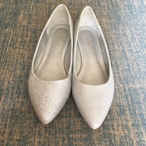 Dream Pairs silver pointed-toe ballet flats - 10